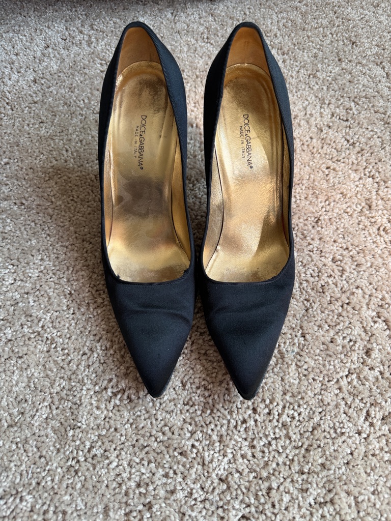 Dolce & Gabbana Black Pointed-Toe Pumps With Gold Insole Accents